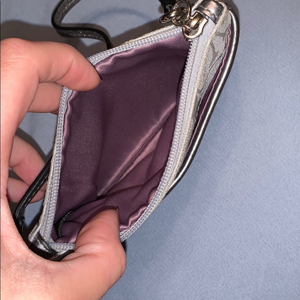 Coach wristlet - Picture 3 of 5